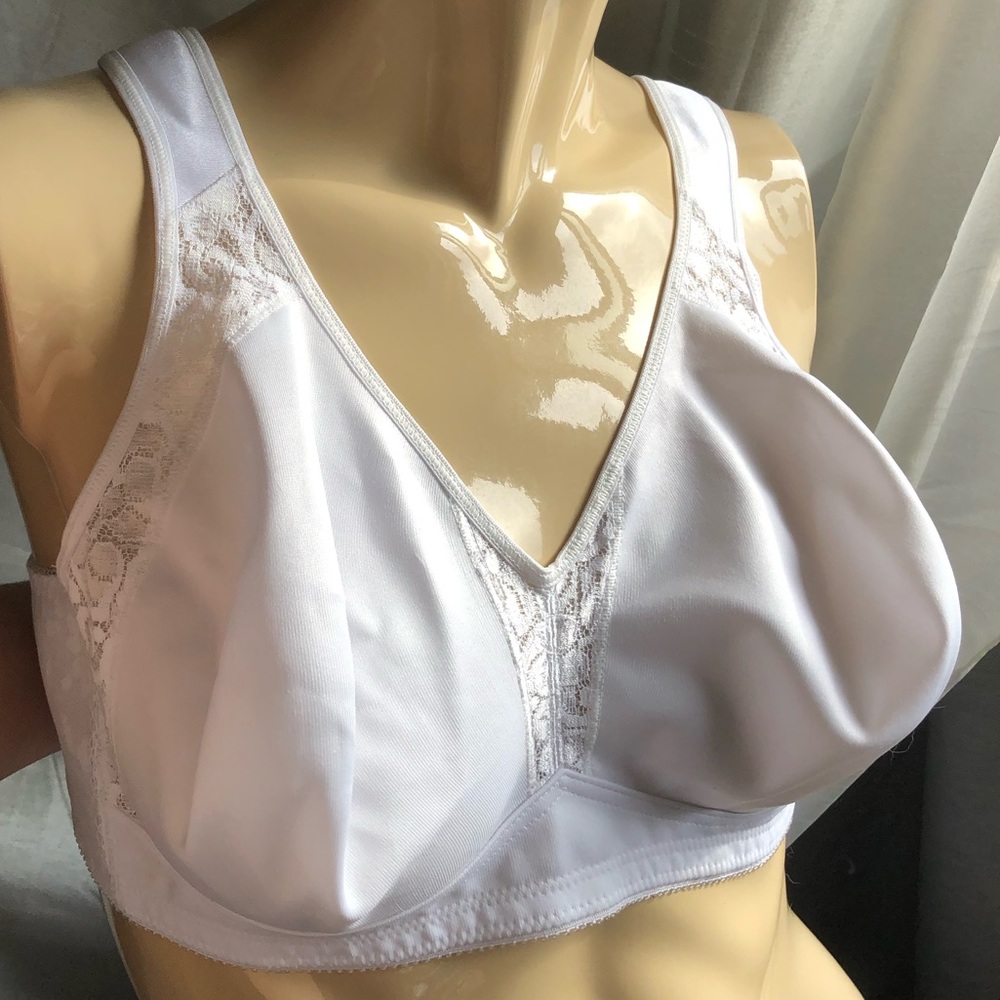 44B White playtex bra unwired Style# 4395